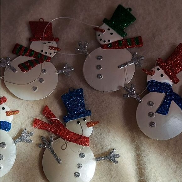 CLEARANCE SALE Vintage Tin Unique Group of Snowmen Ornaments 6 Included - Picture 3 of 4